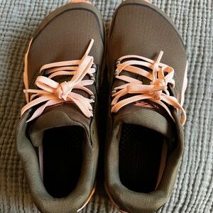 Olive green Altra Superior 5